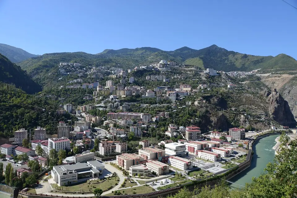 Artvin: yeşilin içinde, vadilerden göllere