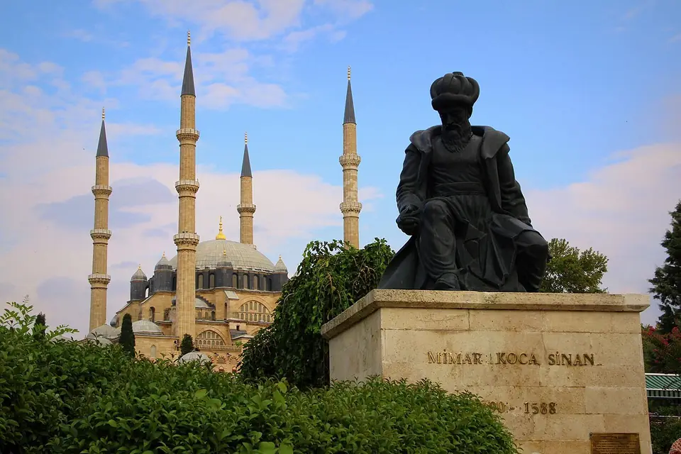 Edirne: kubbelerin ve köprülerin arasında bir yürüyüş
