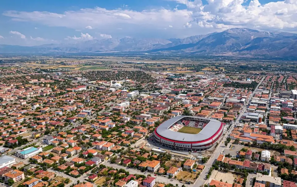 Erzincan: dağların arasında, kanyonlara ve eski yerleşimlere