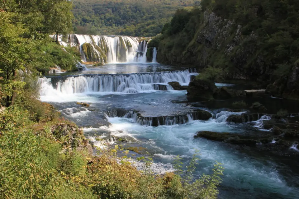 Bihaç ve Una Milli Parkı: Štrbački buk şelalesi, Una’nın berrak suyu ve rafting