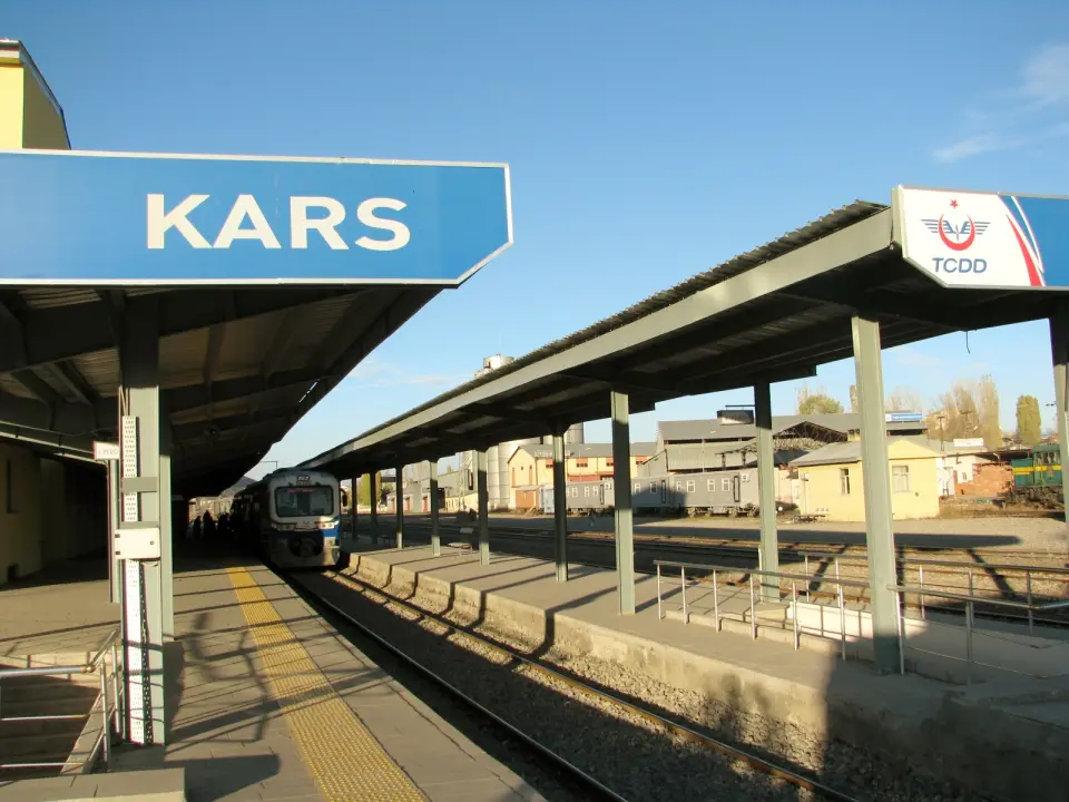 Doğu Ekspresi ile Kars: pencereden akan kar ve bir günden uzun bir yolculuk hayali