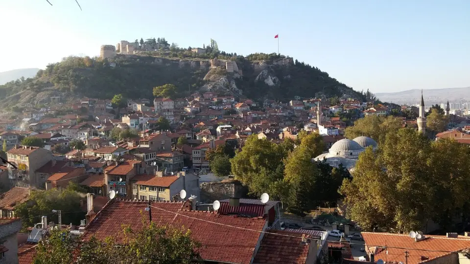 Kütahya: çininin renklerinden antik bir kente