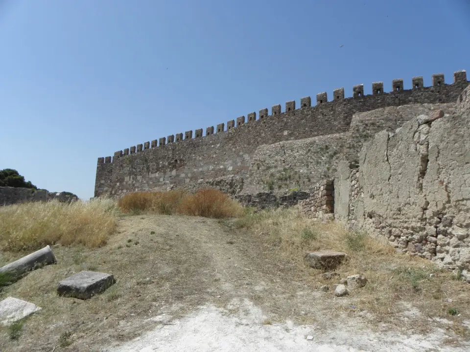 Midilli (Lesvos): Barbaros’un adası, Molivos, taşlaşmış orman ve uzo